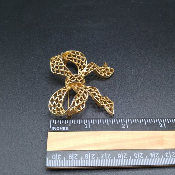 Vintage Monet Bow Brooch, Gold Plated Open Work Design, 2" x 2 1/4" - Picture 5 of 9